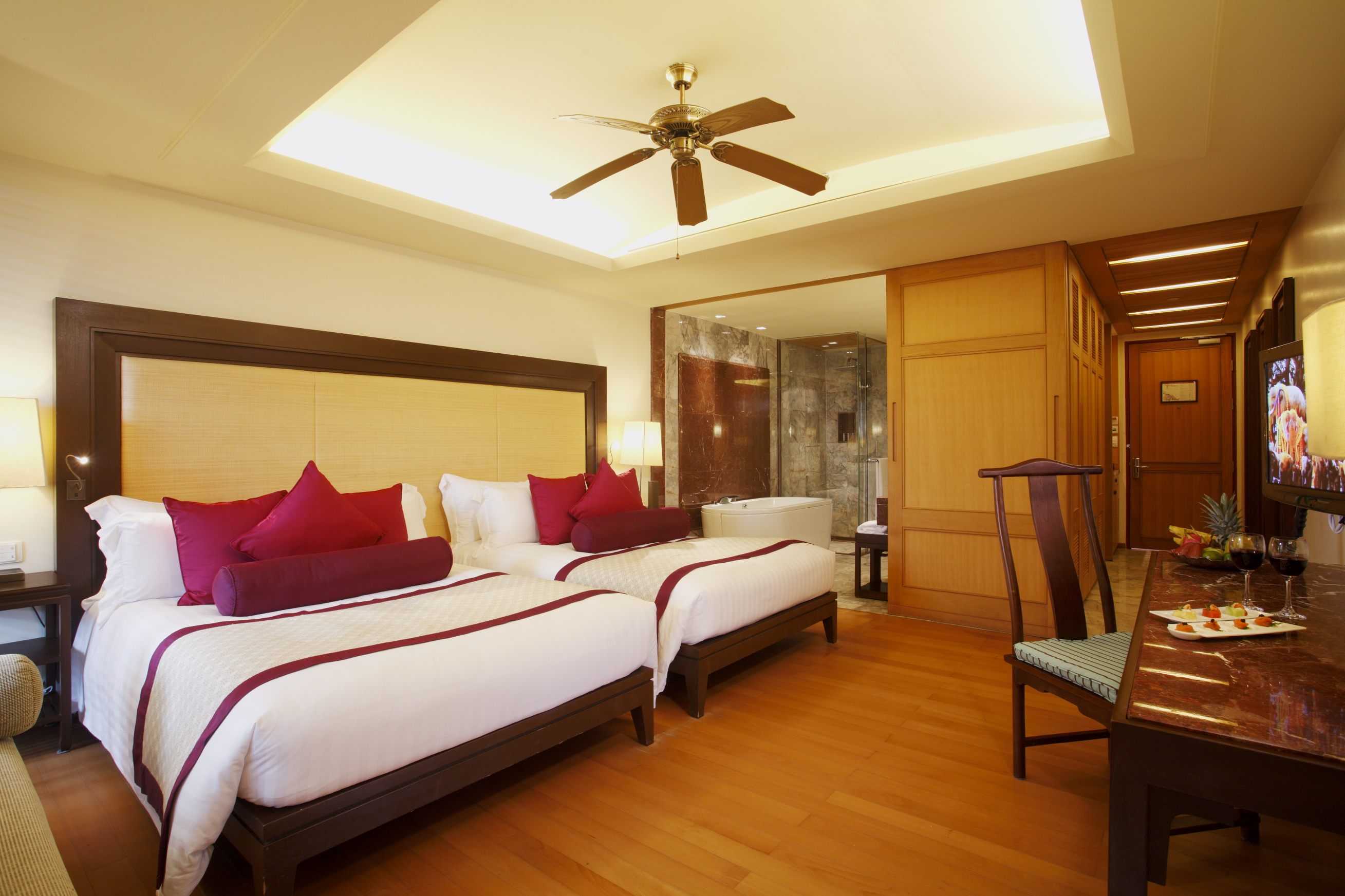 Центара гранд пхукет. Отель Centara Grand Beach Resort Phuket. Centara Karon Resort Phuket 5*. Centara Grand Phuket 5*.