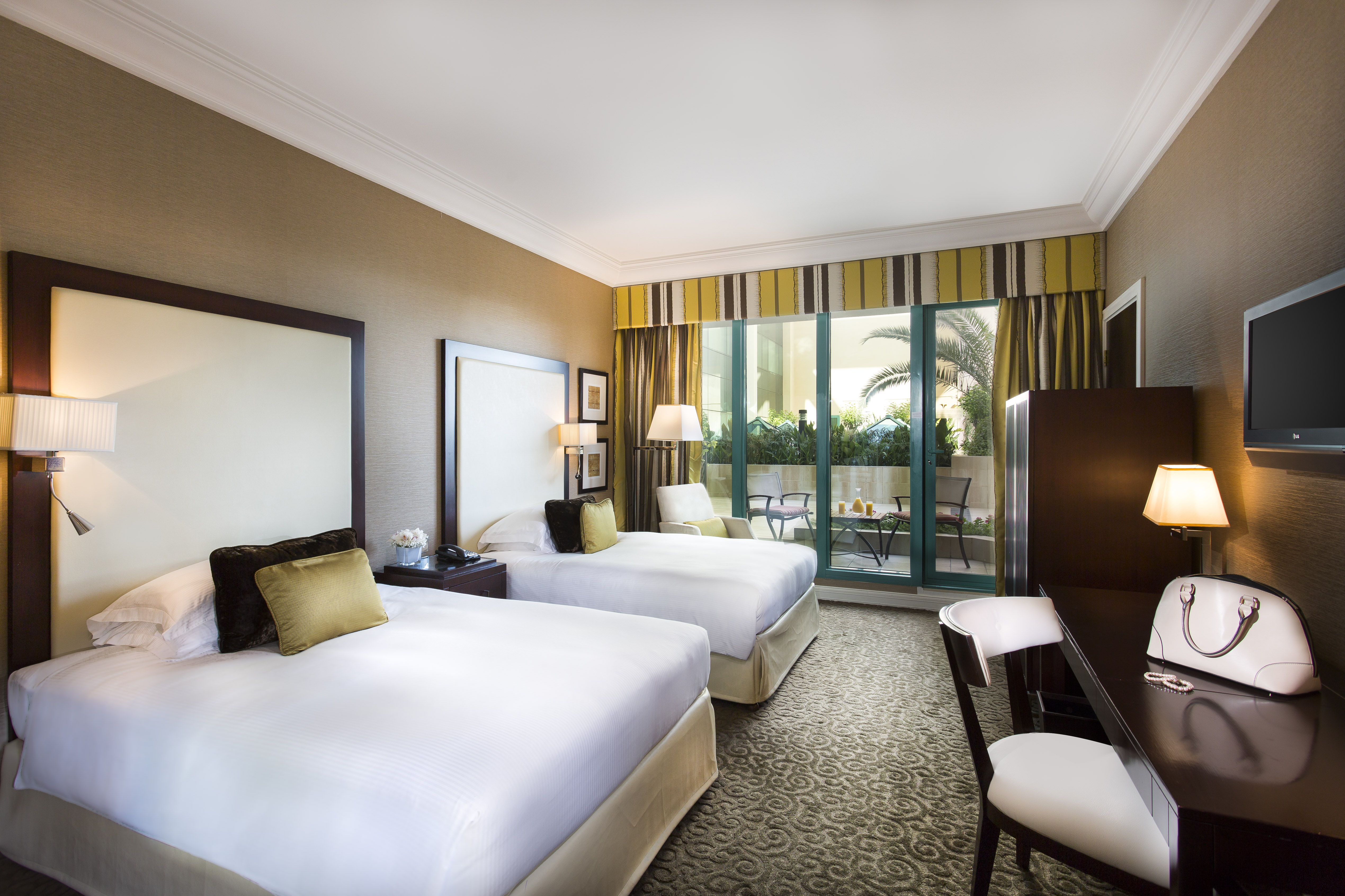 Movenpick grand al bustan dubai. Movenpick Grand al Bustan. Movenpick Grand al Bustan 5*. Mövenpick Grand al Bustan Dubai (ex. Roda al Bustan Hotel).