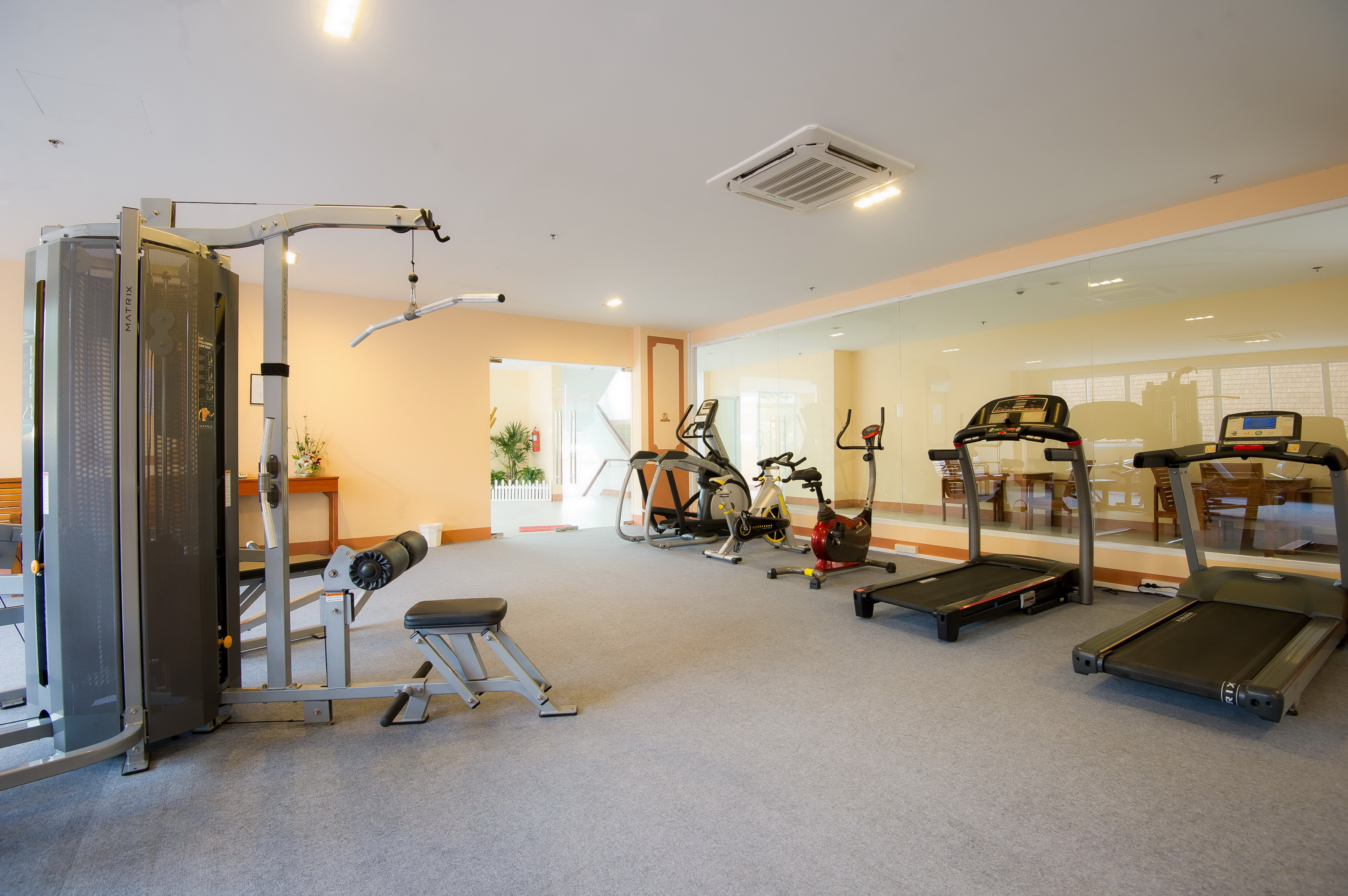 Резиденция фитнес. Бауман Резиденс Пхукет. Bauman Residence 4 Phuket Patong. Отель резиденция фитнес. Bauman Residence фото.