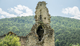 Ruined-tower-in-Egikal-s.jpg