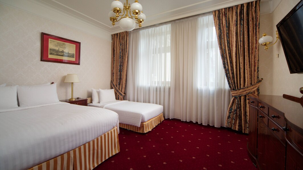 Отель савой рождественка. Савой москва. Novotel москва сити 4*. Отель crowne plaza moscow world trade centre. Отель камергерский.