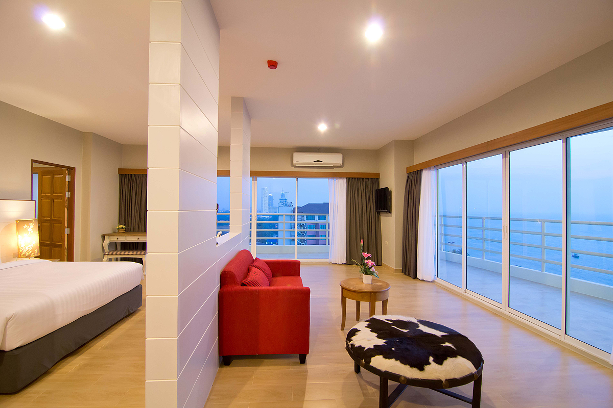 Pattaya sea view 4. Отель v8 Sea view Паттайя. Паттайя Таиланд отель v8. Паттайя отель более 30 этажей. Паттайя парк отель номер Люкс на 1 человека.