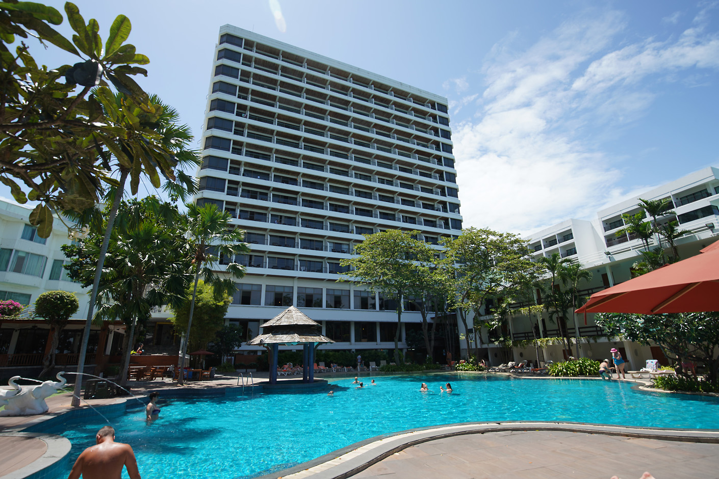 Cosy beach hotel таиланд паттайя. Паттайя Таиланд отели. Cosy Beach пляж. Тайланд летом отель. Тайланд окрестности кози Бич и Маунтин Бич.