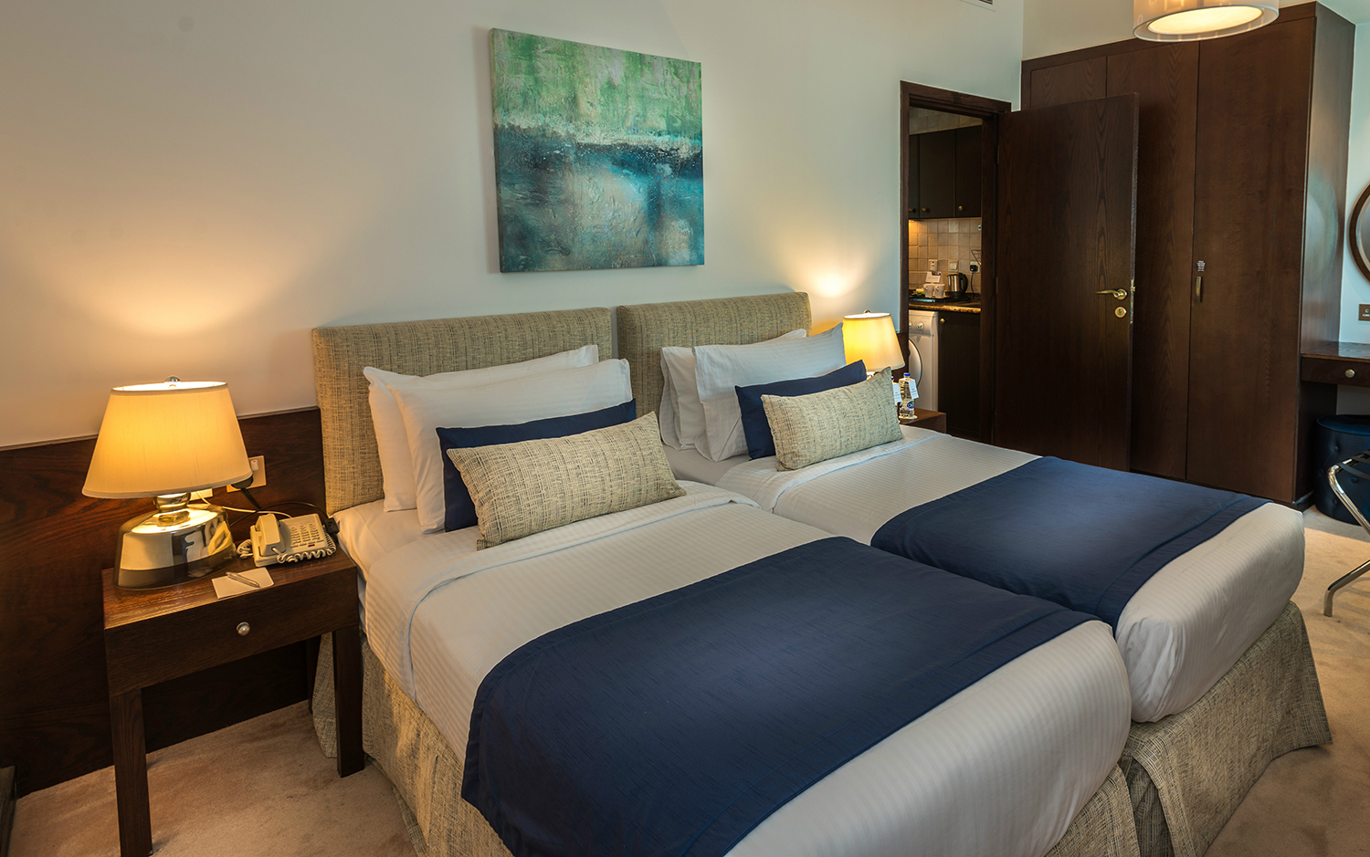 Ecos dubai hotel. First Central Hotel Suites Dubai. Дубай аурис Ферст. First Central Hotel Suites Apartment Аль-барша. First Central Hotel Suites Apartment 3*.