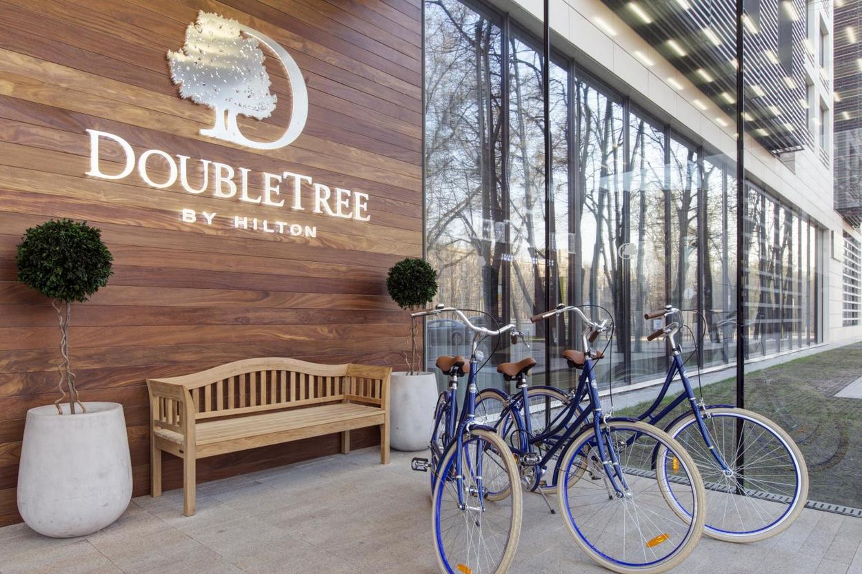 Doubletree moscow. Хилтон Дабл три Марина. Отель Дабл три Ленинградское шоссе. Хилтон Дабл три Марина Ленинградское шоссе. Отель Дабл три бай Хилтон Москва Ленинградское шоссе.