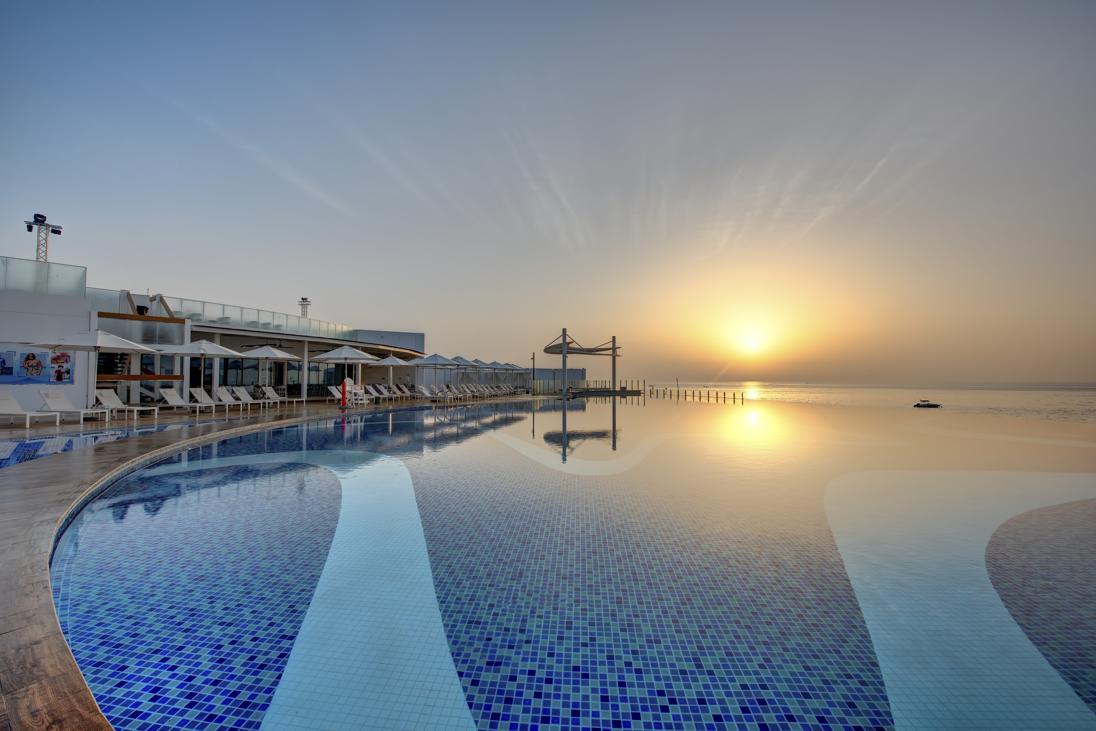 Отель royal m beach resort al