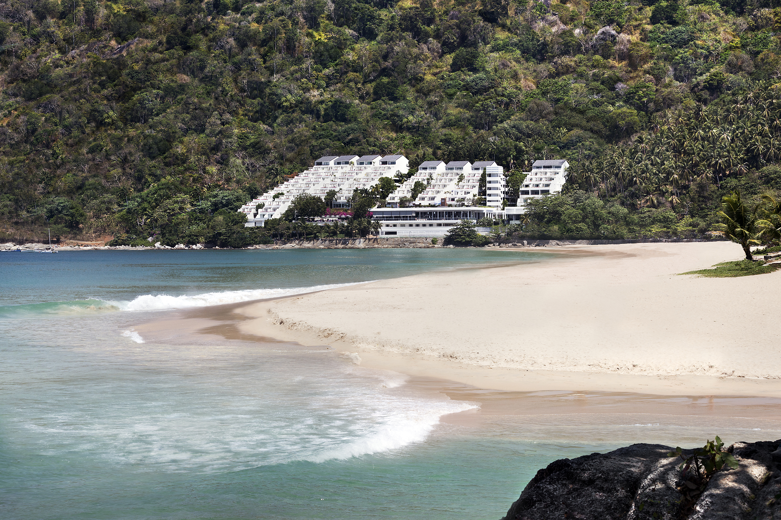 Харн пхукет. Най Харн Пхукет. Най Харн отель. The Nai Harn 5*. Royal Phuket Yacht Club.