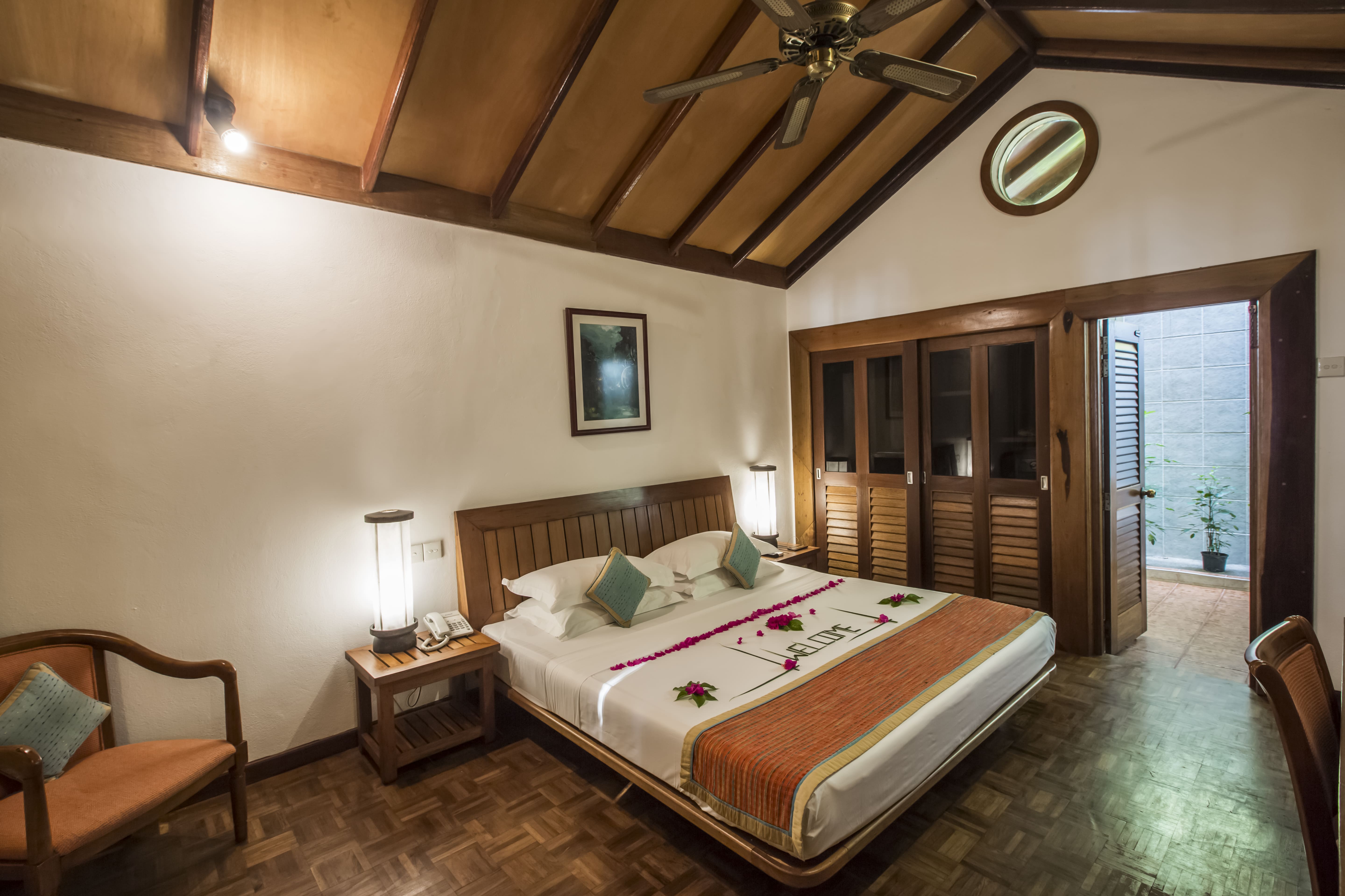 Отель 4 мальдивы. Reethi Beach Resort. Reethi Beach Resort 4. Reethi Beach Мальдивы. Reethi Beach Resort 4 Deluxe Villa.