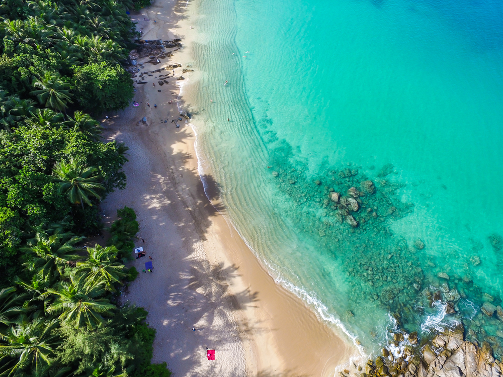 Отель wyndham garden naithon phuket. Банана Бич Пхукет. Пляж банана Пхукет. Остров банана Тайланд. Banana Beach, остров Пхукет, Таиланд..