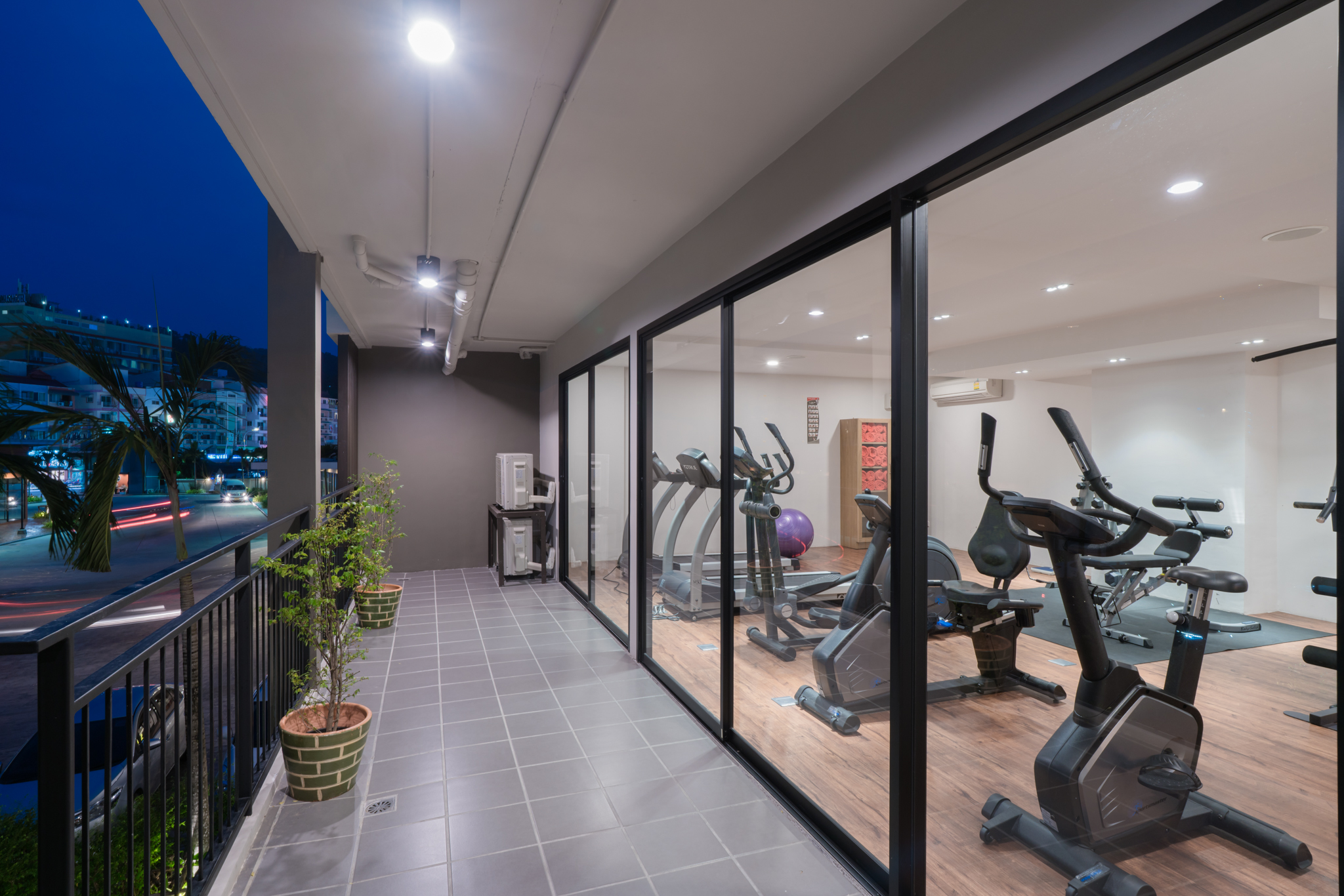 New square patong hotel. Ве нейчурал отель патонг. New square patong hotel. New square patong. New square patong 4* (патонг).