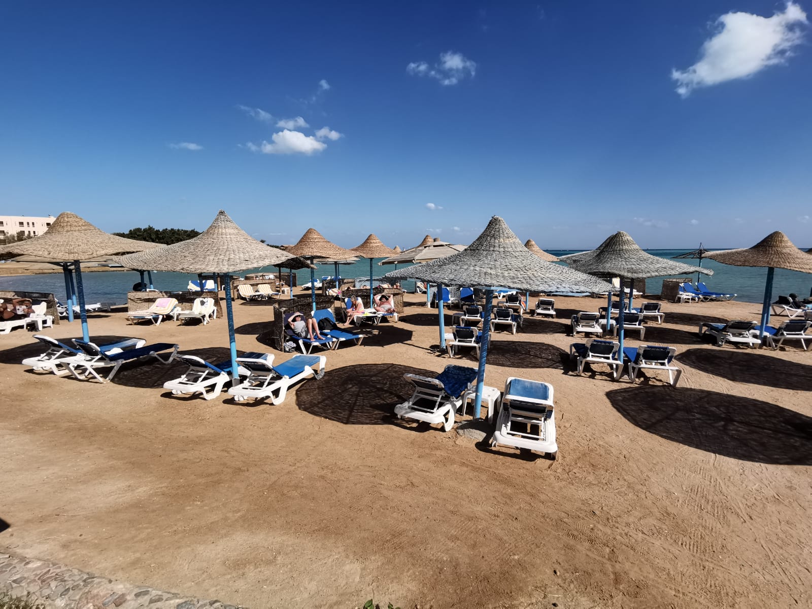 Египет хургада 1 линия. Magic Beach Resort 4 Хургада. Magic Beach Hotel 4 Египет. Сигал Бич Резорт Хургада. Пляж Дрим Бич в Хургаде.
