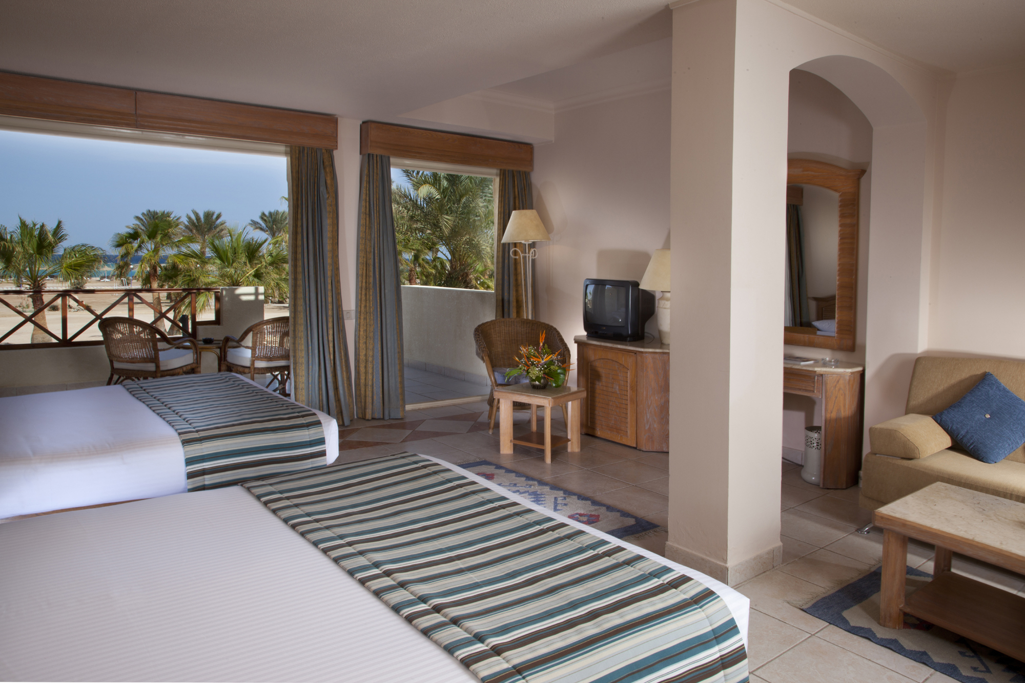 Отзывы coral resort. Coral Beach Resort Hurghada 4. Coral Beach Rotana Resort 4 Египет Хургада. Отель Coral Beach Hotel Hurghada. Отель Корал Бич Хургада Египет.