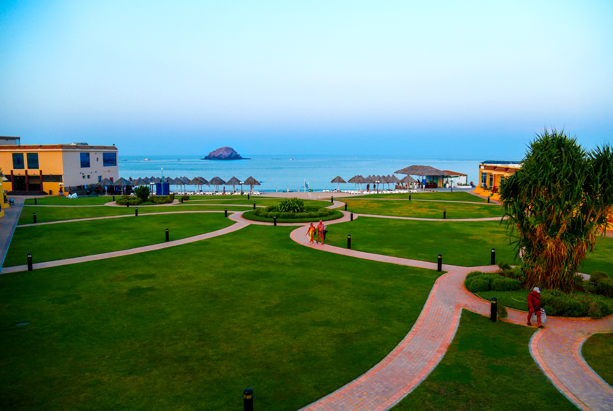 Royal beach hotel resort. Royal Beach Hotel Resort 4. Royal Beach Resort Фуджейра. Royal Beach Hotel Resort Fujairah. Роял Бич отель Резорт Фуджейра 5.