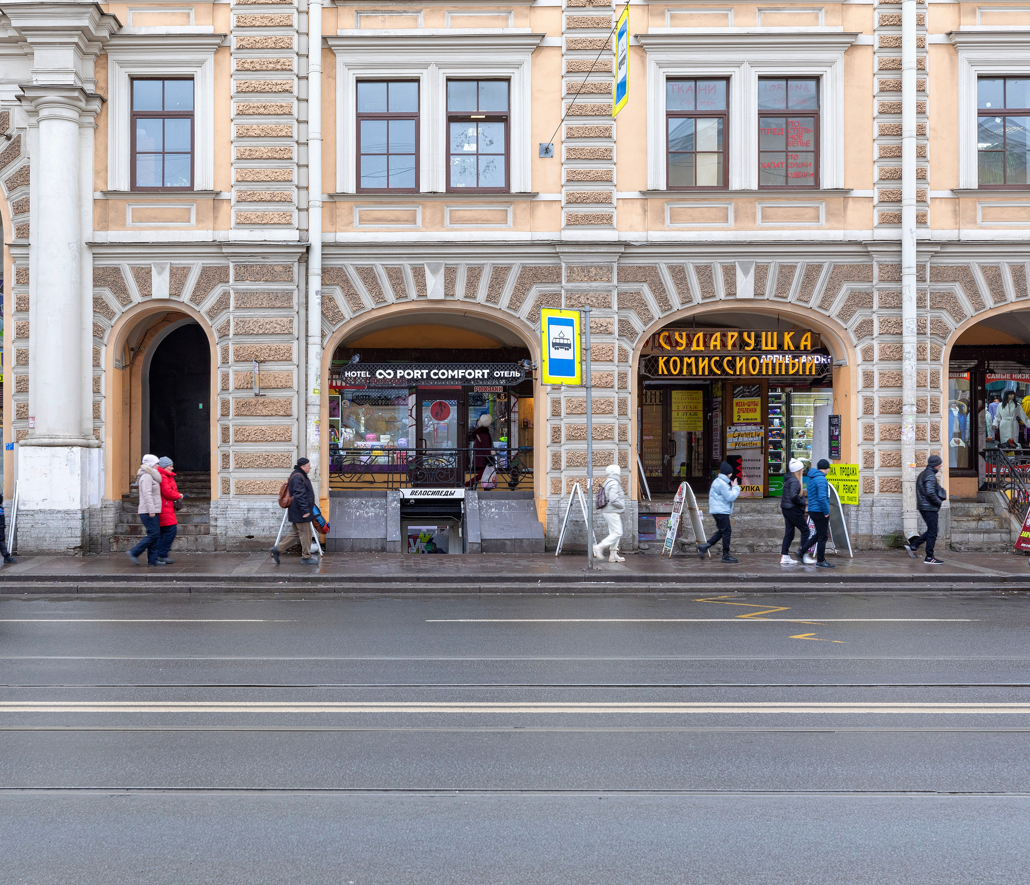 Port comfort by the gostiny dvor. Метро Гостиный двор Санкт-Петербург. Метро Гостиный двор Невского Санкт-Петербург. Питер рядом с Украиной.