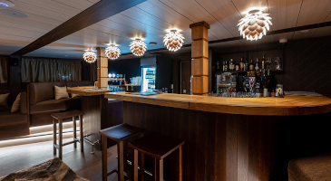 maxim-gorky-ship-bar-s.jpg